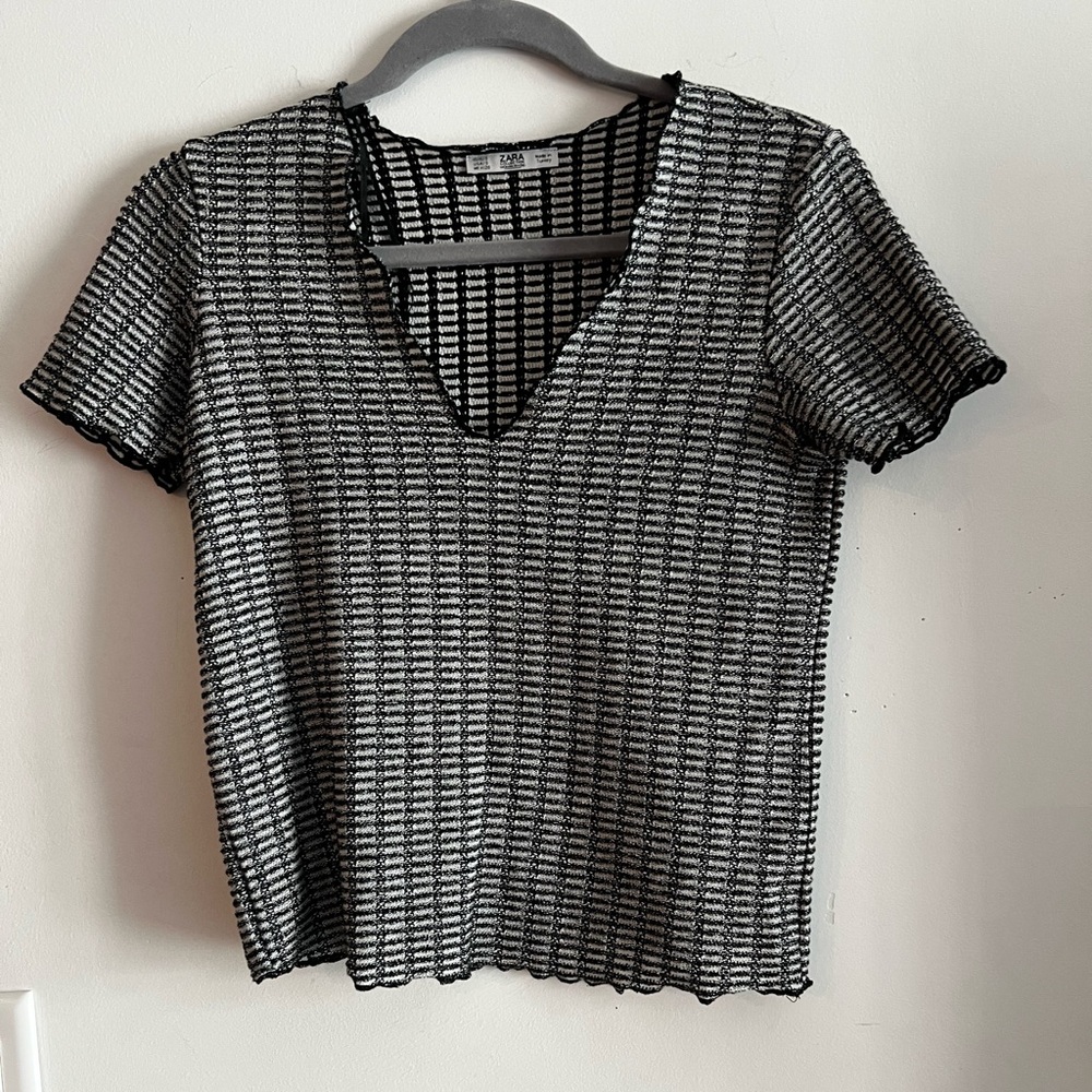 ZARA Black & White Textured Stripe V-Neck Short Sleeve Top Size S